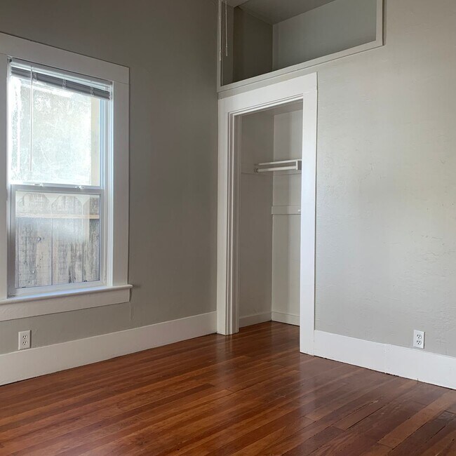 Building Photo - 149 W 21st St