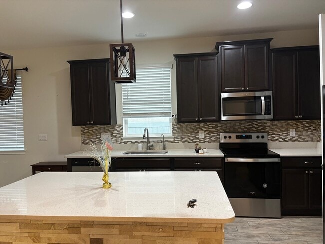 Building Photo - 11532 Cedar Valley Dr