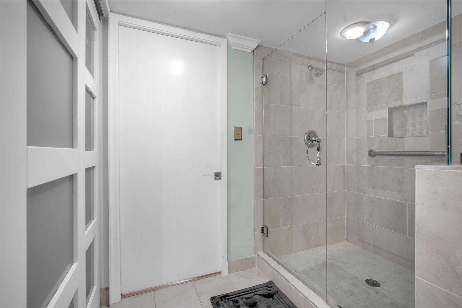 Building Photo - 2480 Presidential Way