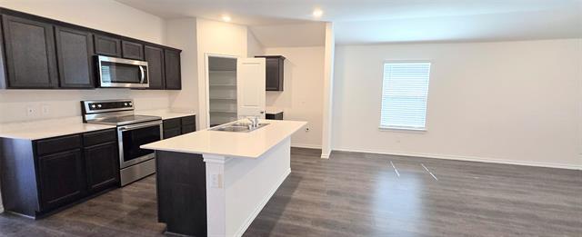 Building Photo - 2121 Basil Ave