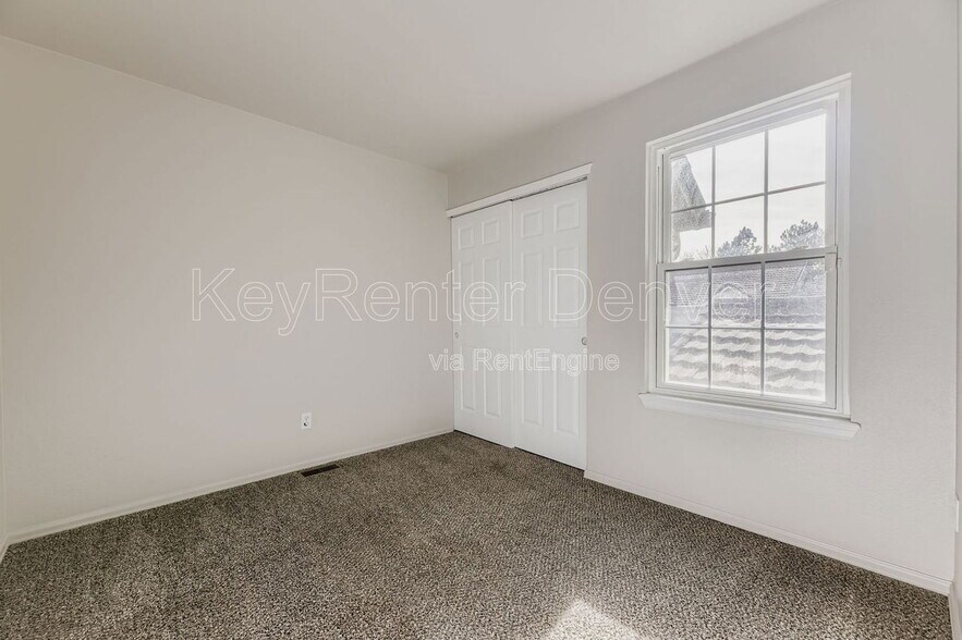 Building Photo - 5906 S Jellison St