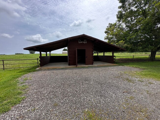 Building Photo - 3/2 Home Near Lake Bob Sandlin