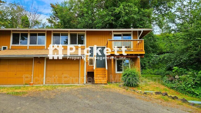 Building Photo - 4629 Beach Dr E