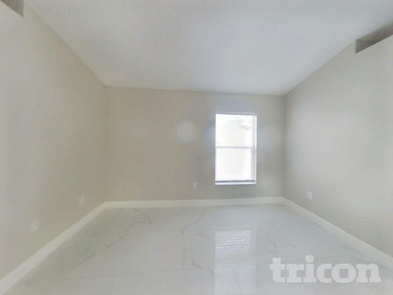 Building Photo - 30229 Double Dr