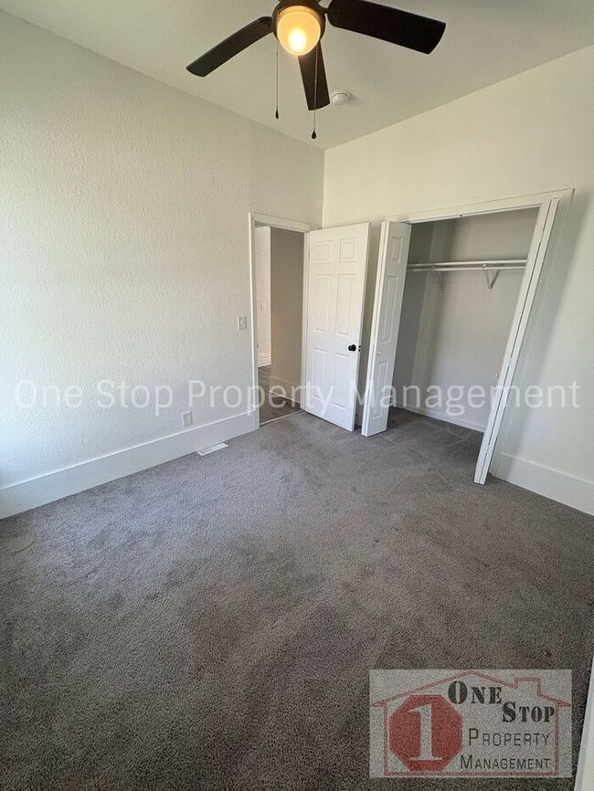 Building Photo - Gorgeous 4 Bedroom, 2 Bath in Independence!