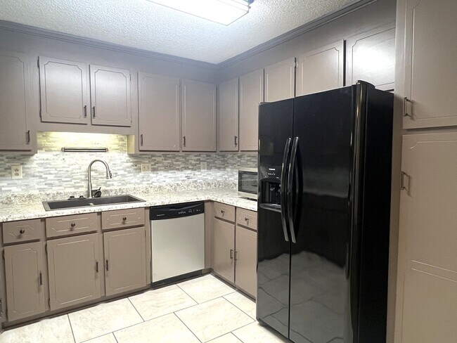 Building Photo - Great Home in Dove Cove Subdivision