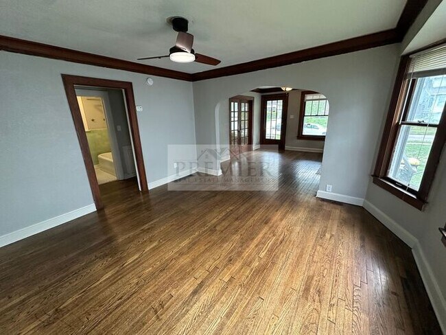 Building Photo - 5618 Forest Ave