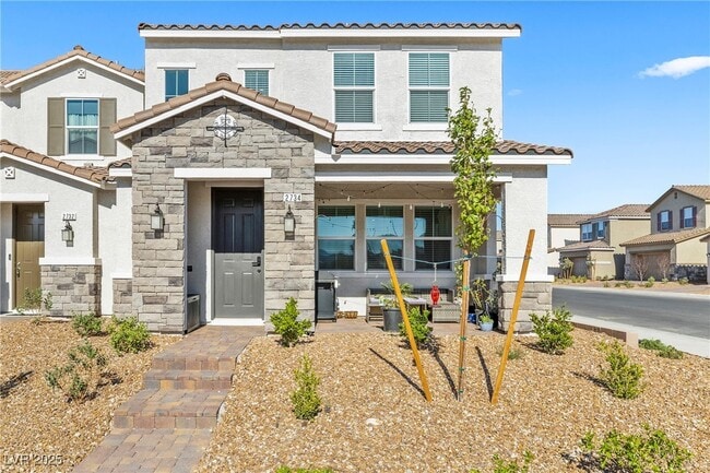 Building Photo - 2734 Fantoni St