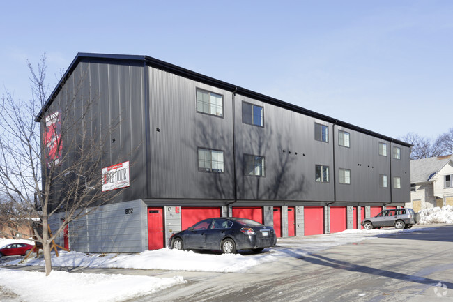 Building Photo - Red Door Townhomes - Downtown Moorhead!