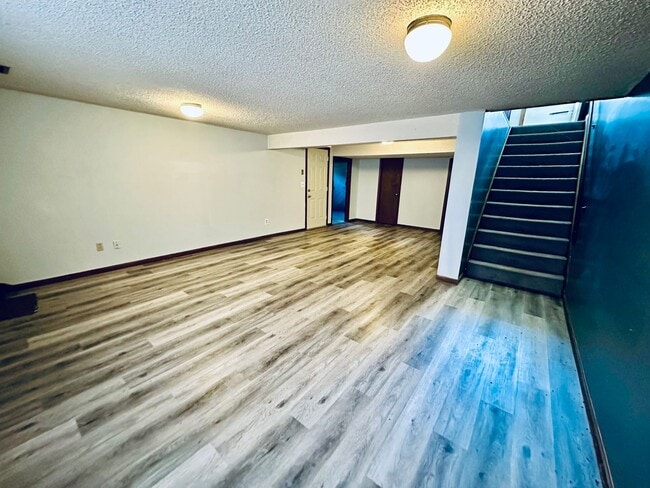 Building Photo - {1809} Spacious Duplex in Great Blue Springs Location + Finished Basement + 1 Car Garage