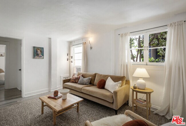 Primary Photo - 1159 N Fuller Ave