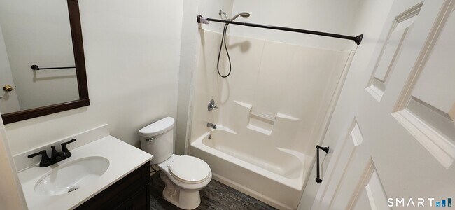 Building Photo - 24 Meadow St