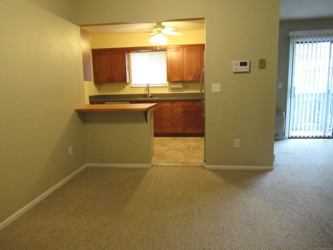 Building Photo - 67 Riverview Dr