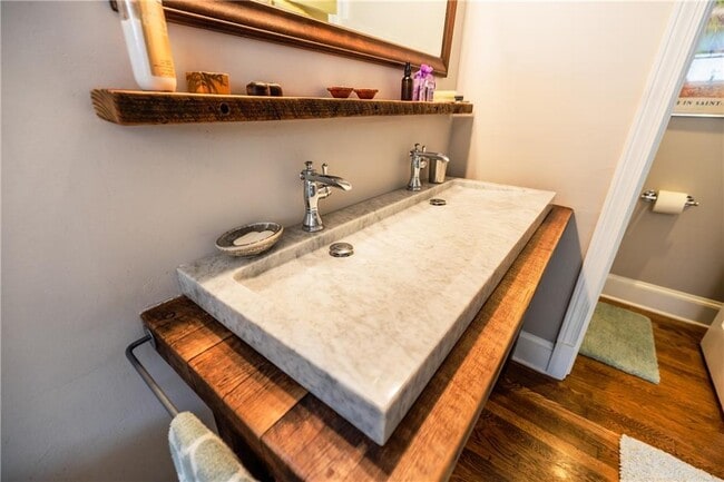 Building Photo - 360 8th St NE