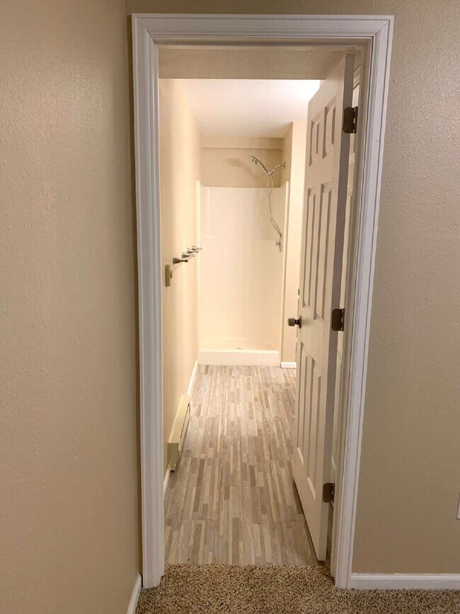 Building Photo - "Spacious 4-Bedroom Haven with 2 Full Baths in Prime Fort Collins Location!"