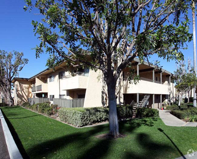 Building Photo - Twin Oaks Apartments