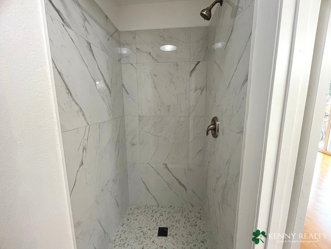 Building Photo - Spacious 3 Bedroom Home with Backyard Pati...