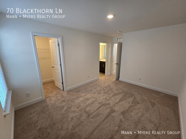 Building Photo - 70 Blackthorn Ln