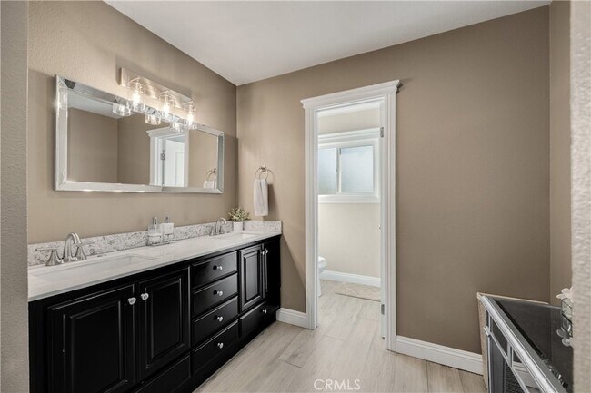 Building Photo - 1320 N Van Gogh Cir