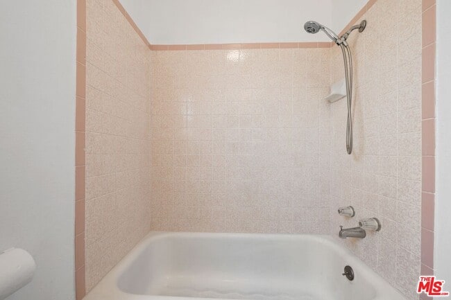 Building Photo - 2122 W 102nd St