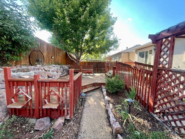 Building Photo - 4 Bed Rancher in District 20!!!