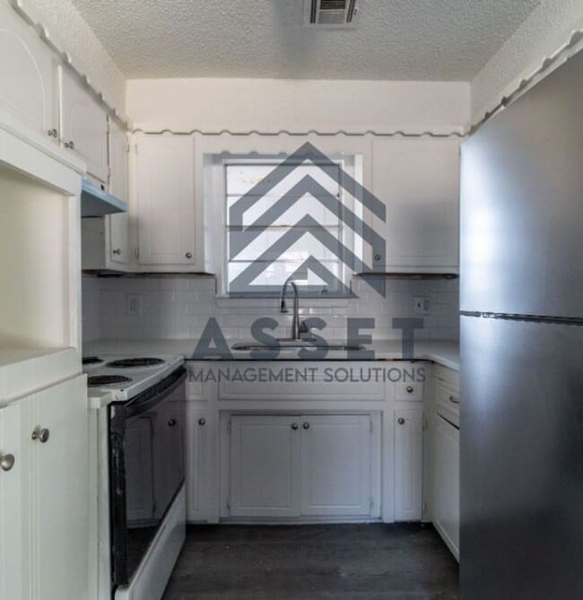 Building Photo - 9316 NE Stardust Ln