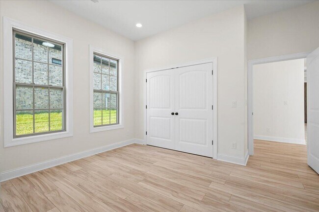 Building Photo - 417 Weston Park