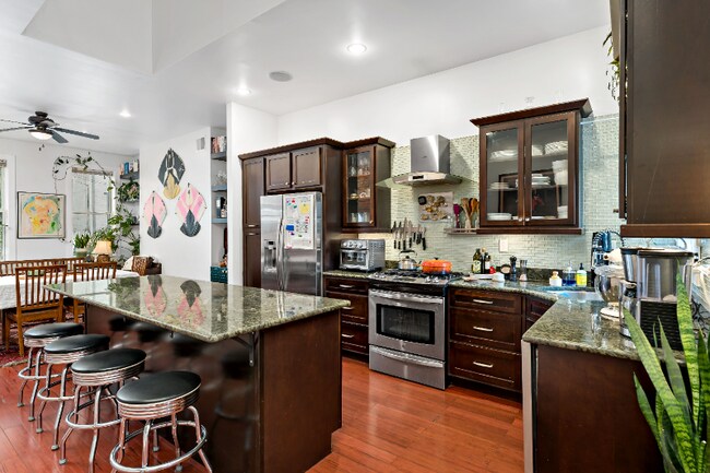 Building Photo - 254 38th St