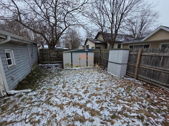 Building Photo - CENTRALLY LOCATED COZY 3 BR HOME