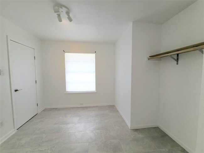 Building Photo - 6216 Hogan Ave