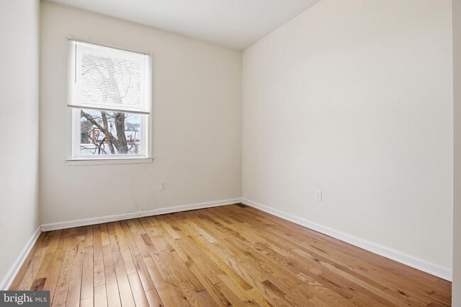 Building Photo - 1218 S 45th St