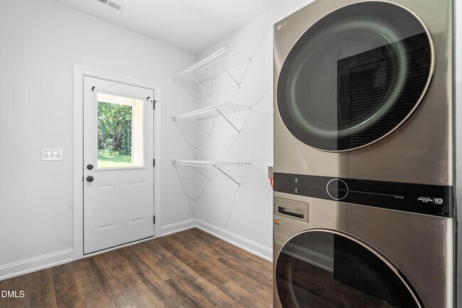 Building Photo - 148 E Battery Cir