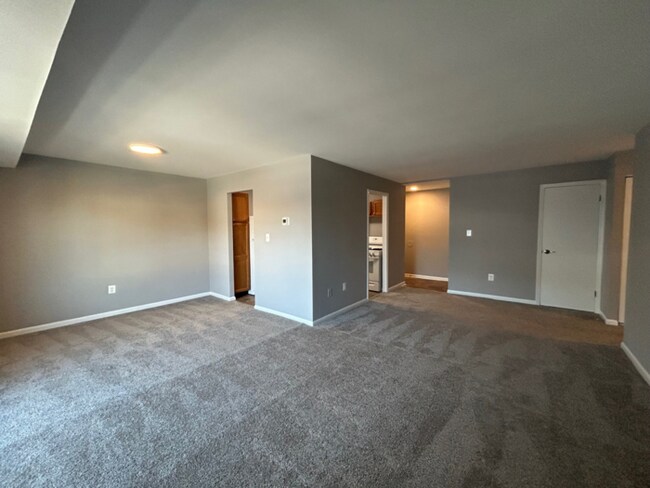 Building Photo - 2 Bedroom 2 Bathroom Condo