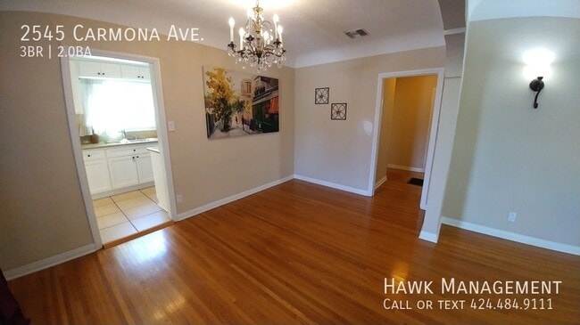 Building Photo - 2545 Carmona Ave