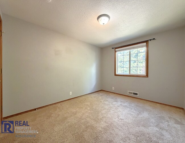 Building Photo - 9085 SW Trigger Ct