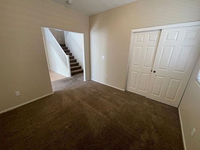 Building Photo - 3 Bedroom 2 1/2 Bathroom w/Den & Loft