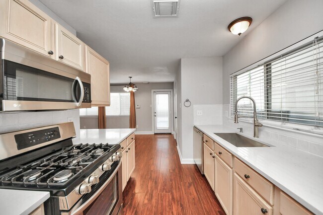 Building Photo - 1536 Kew Garden Dr