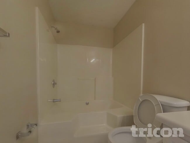 Building Photo - 6300 Holborne Ln