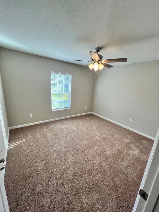 Building Photo - NEW 4 BEDROOM 3 BATH HOME! AMAZING LOCATION!