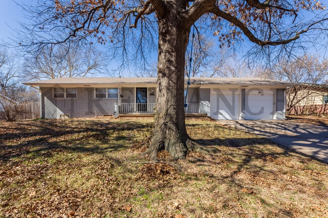 Primary Photo - 935 N Valleyview St