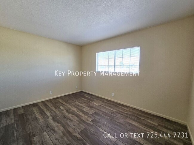 Building Photo - 2 BED, 1 BATH APARTMENT WITH OPEN FLOOR PLAN