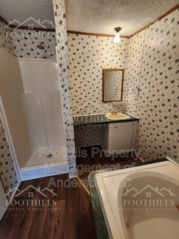 Building Photo - 104 Hickory Forest Dr