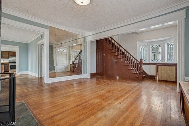 Building Photo - 216 William St