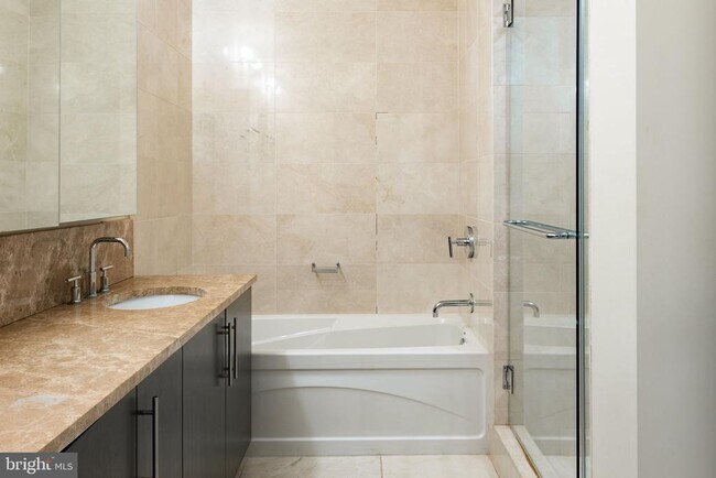 Building Photo - 1425 Locust St