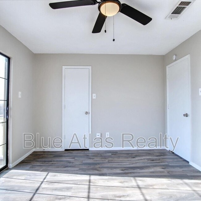 Building Photo - 2300 Indigo Ln