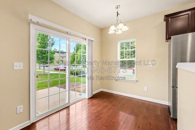 Building Photo - 5013 Spring Arbor Ln