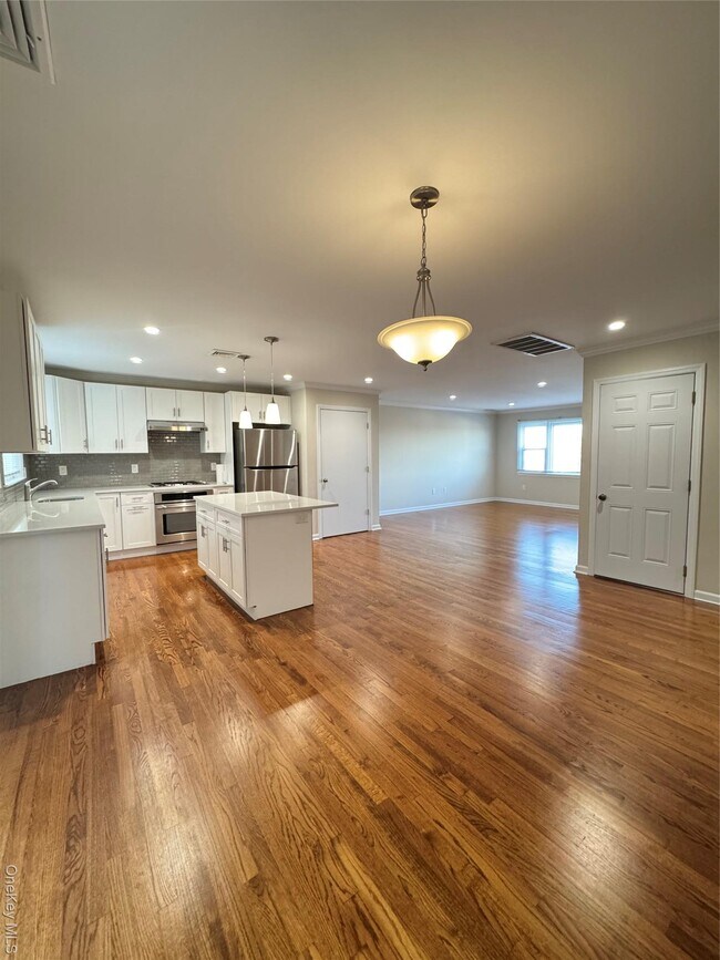 Building Photo - 14 Summit Ave