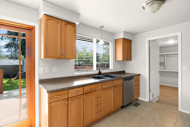 Building Photo - Charming 3-Bed Rental Home in Olympia | Pe...