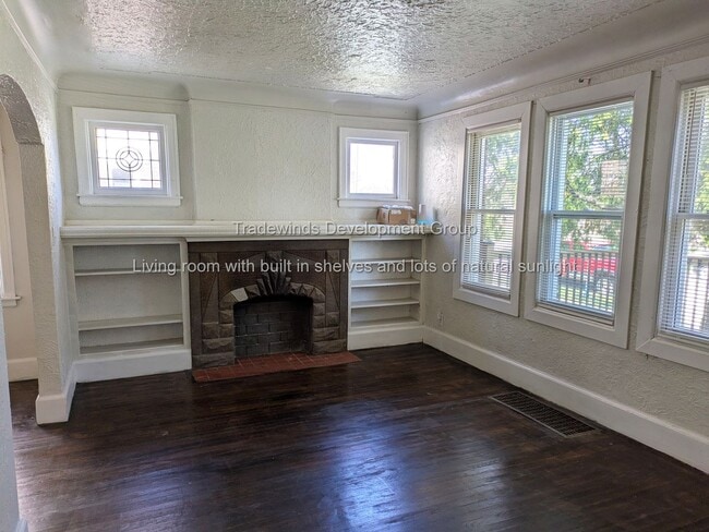 Building Photo - 9171 Bishop-4BR Bungalow - Hardwoods/Updated Kitchen - Yorkshire Woods - 48224