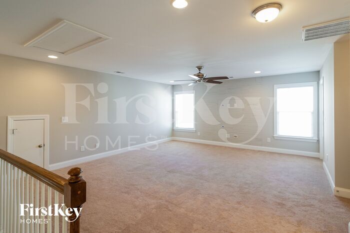 Building Photo - 412 Topcrest Ln